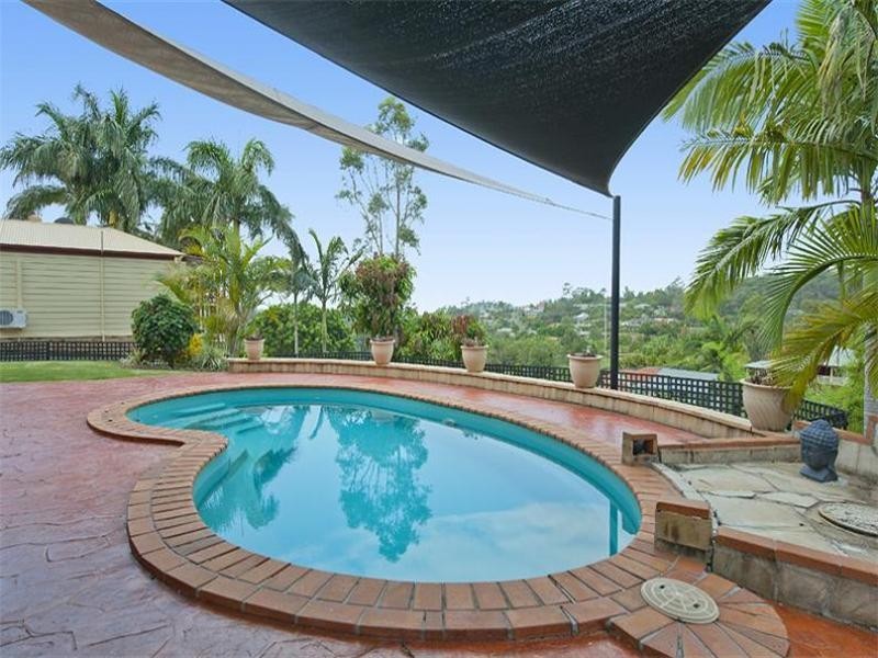 10 Windward Rise, Pacific Pines QLD 4211