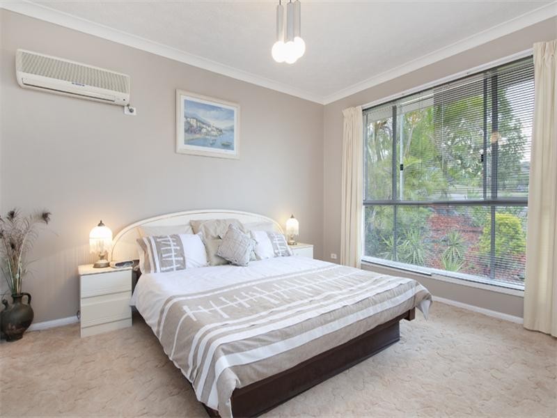 10 Windward Rise, Pacific Pines QLD 4211