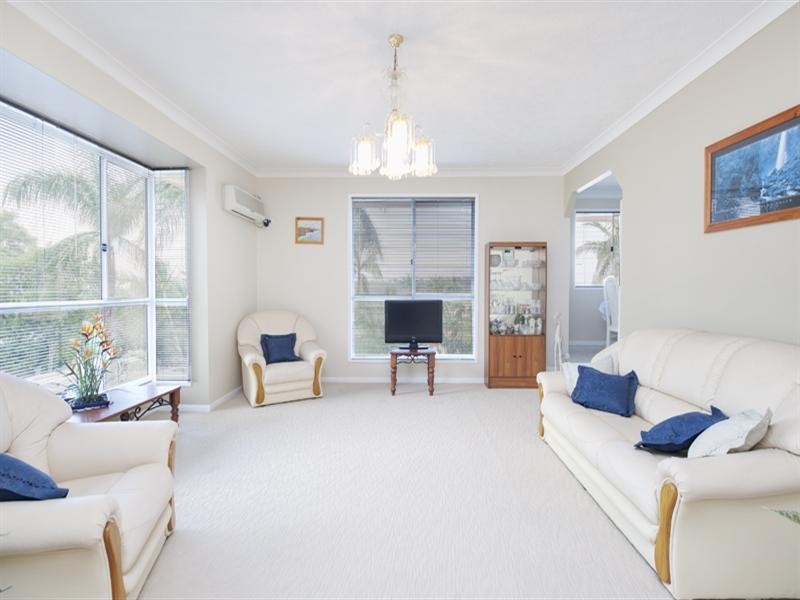 10 Windward Rise, Pacific Pines QLD 4211