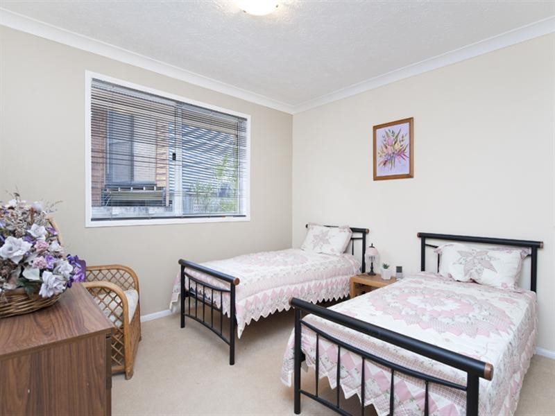 10 Windward Rise, Pacific Pines QLD 4211
