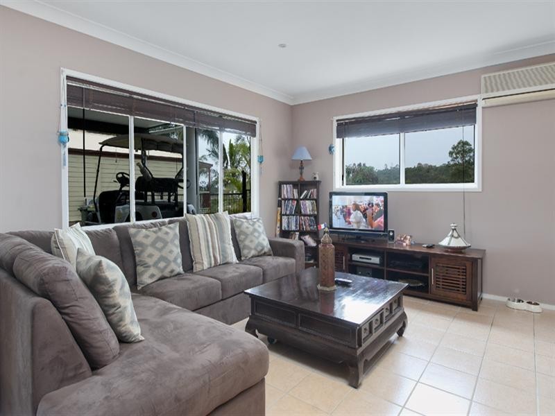 10 Windward Rise, Pacific Pines QLD 4211