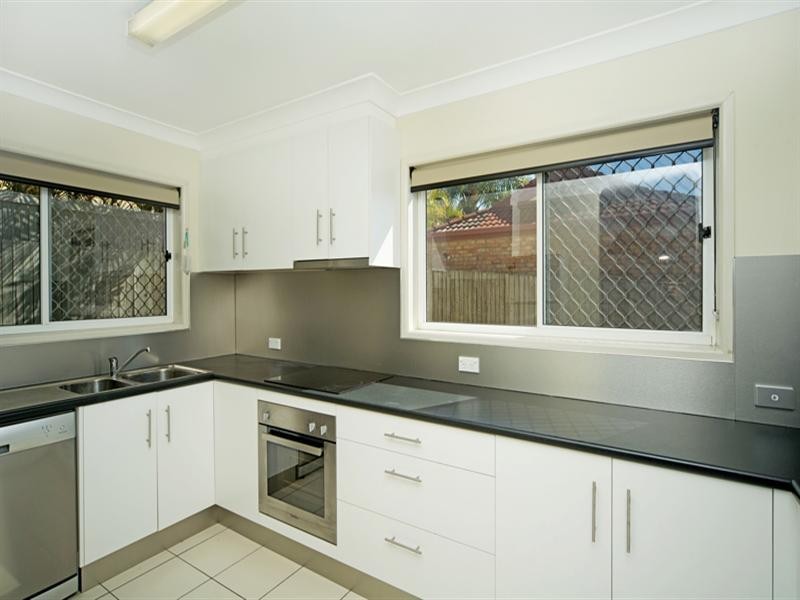 16 Spikes Court, Arundel QLD 4214