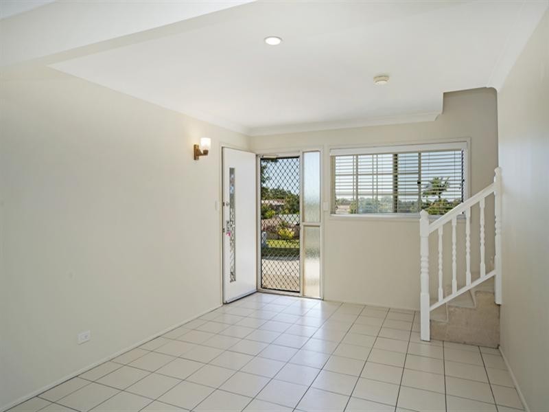 16 Spikes Court, Arundel QLD 4214