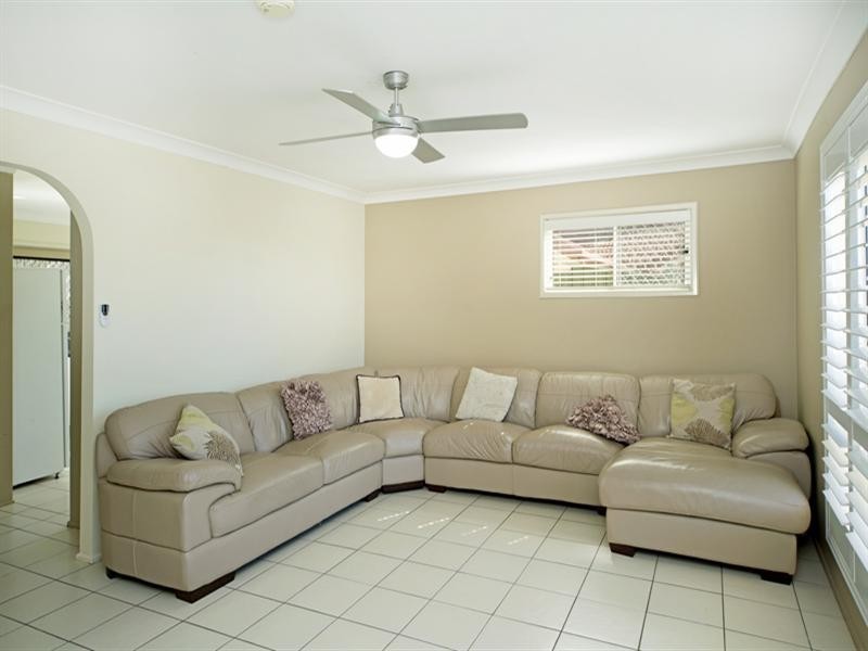 16 Spikes Court, Arundel QLD 4214