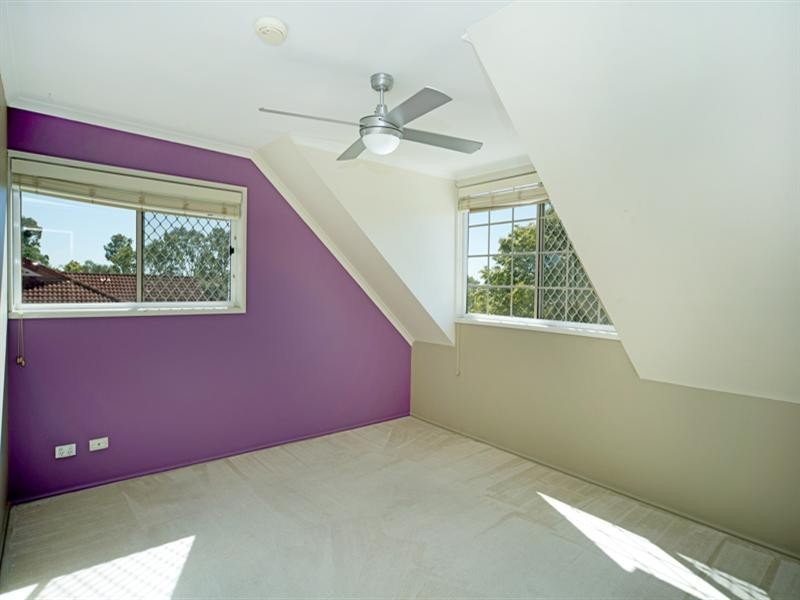 16 Spikes Court, Arundel QLD 4214