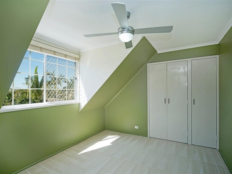 16 Spikes Court, Arundel QLD 4214