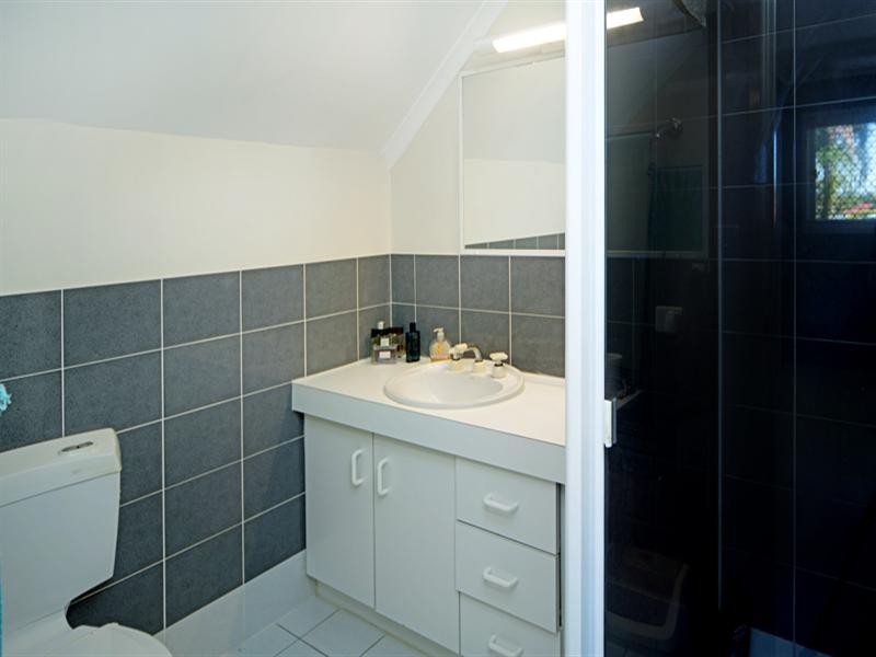 16 Spikes Court, Arundel QLD 4214