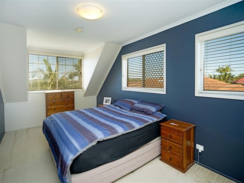 16 Spikes Court, Arundel QLD 4214