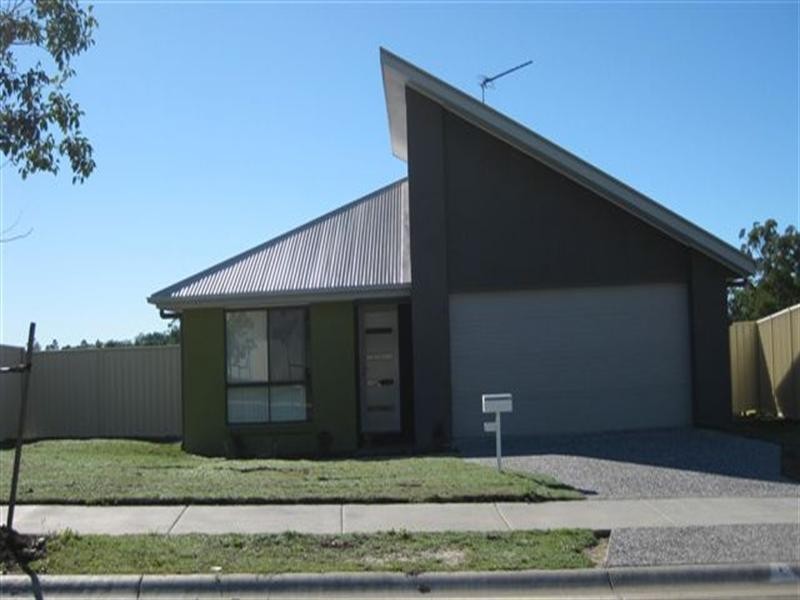 17 Harriet Lane, Oxenford QLD 4210