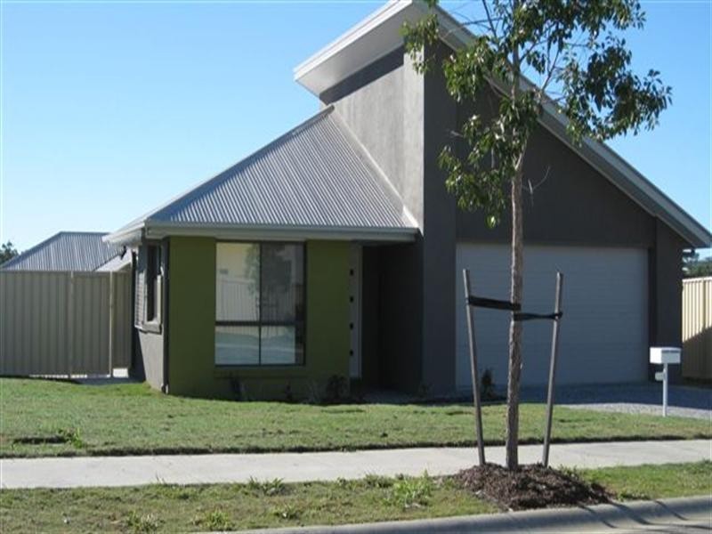 17 Harriet Lane, Oxenford QLD 4210