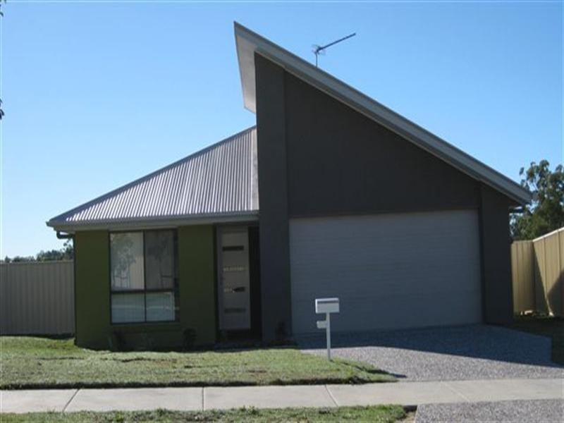 17 Harriet Lane, Oxenford QLD 4210