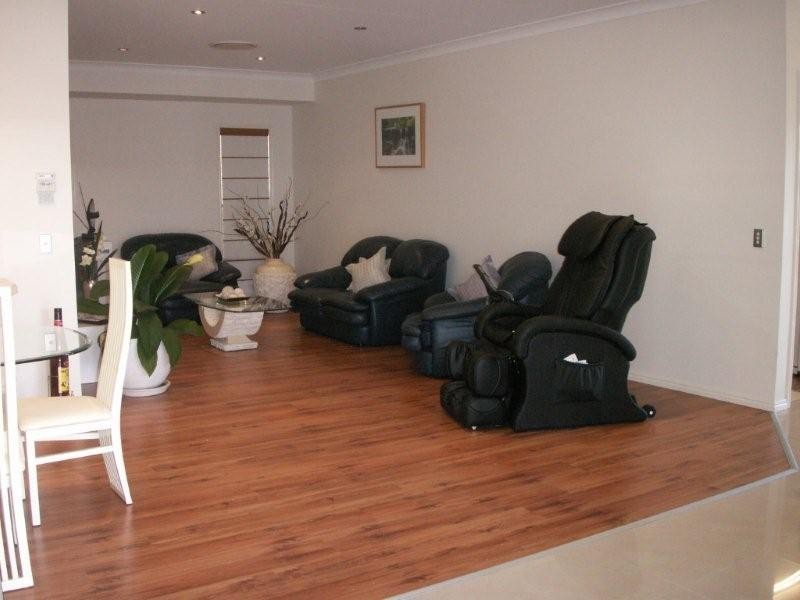 9 Pritchard Court, Pacific Pines QLD 4211