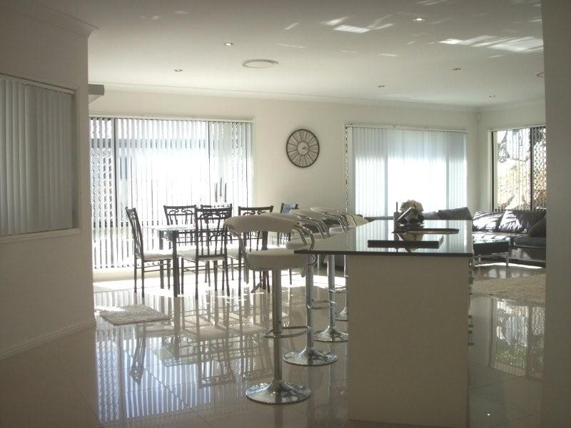 9 Pritchard Court, Pacific Pines QLD 4211