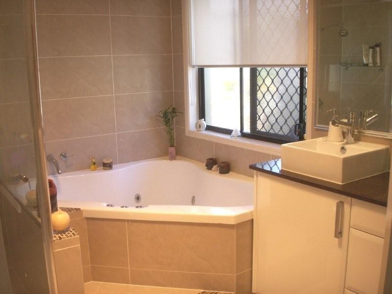 9 Pritchard Court, Pacific Pines QLD 4211