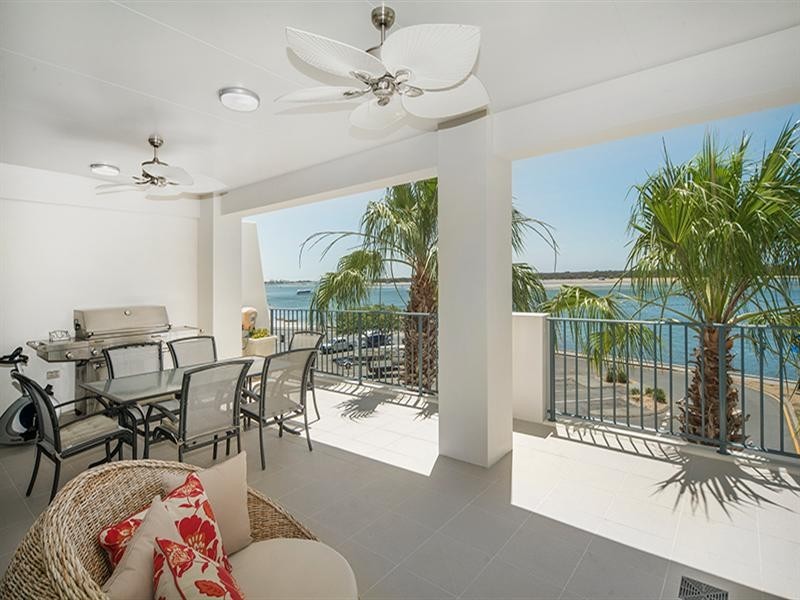 72/326 Marine Parade, Labrador QLD 4215