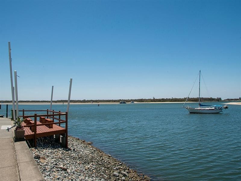 72/326 Marine Parade, Labrador QLD 4215