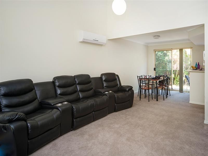 3/8 Doyalson Place, Helensvale QLD 4212