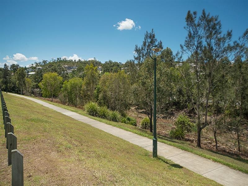 6 Kabi Place, Pacific Pines QLD 4211