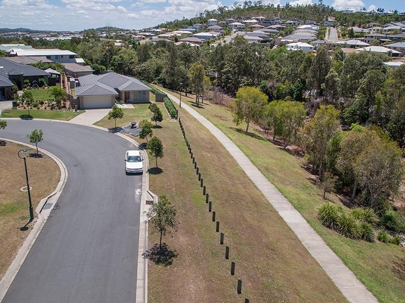 6 Kabi Place, Pacific Pines QLD 4211