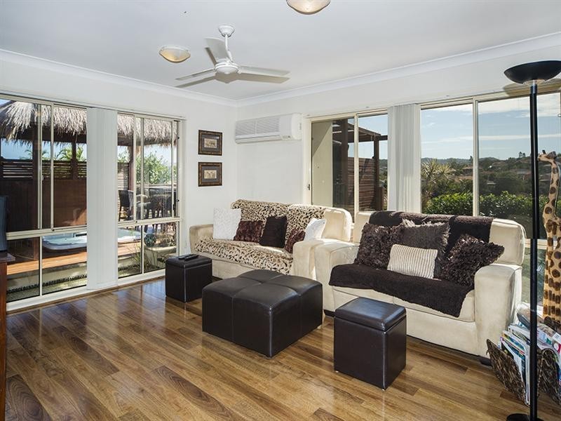 9 Waigeo Street, Pacific Pines QLD 4211