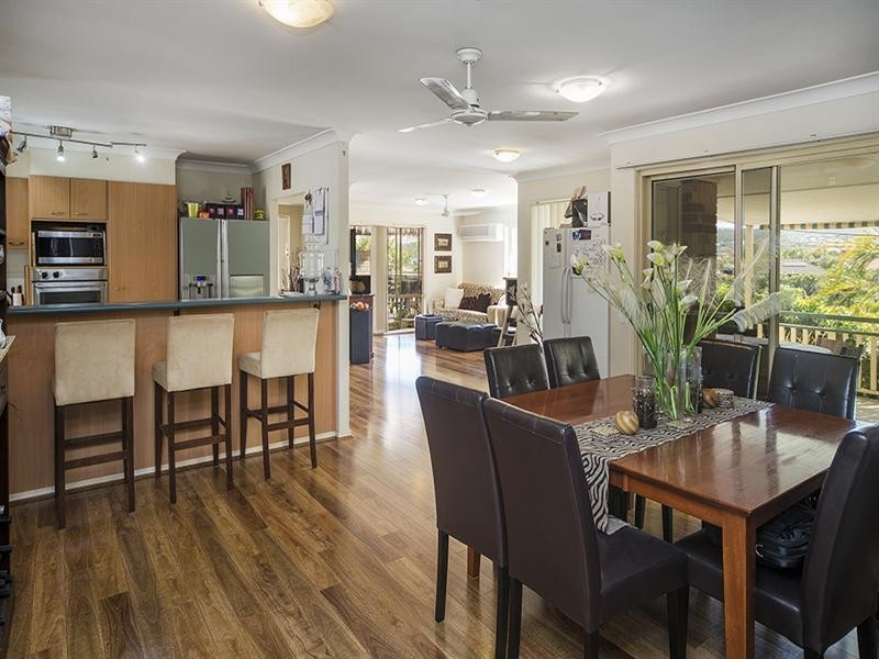 9 Waigeo Street, Pacific Pines QLD 4211