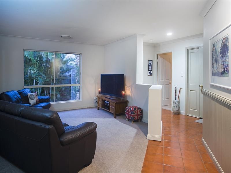 38 Stretton Drive, Helensvale QLD 4212