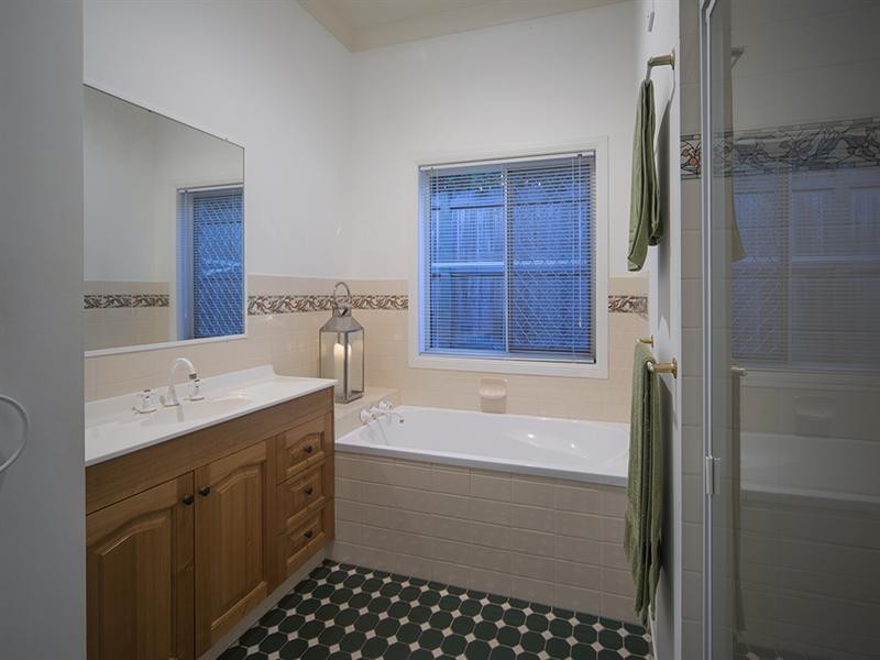 38 Stretton Drive, Helensvale QLD 4212