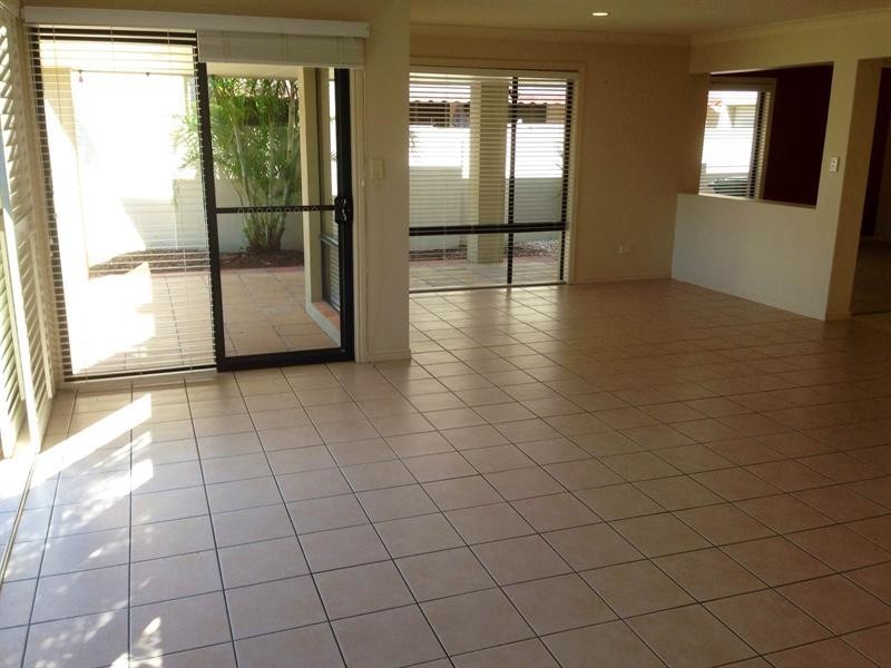 4/6 Monterey Keys Drive, Helensvale QLD 4212