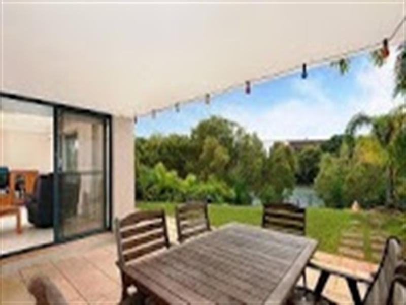4/6 Monterey Keys Drive, Helensvale QLD 4212