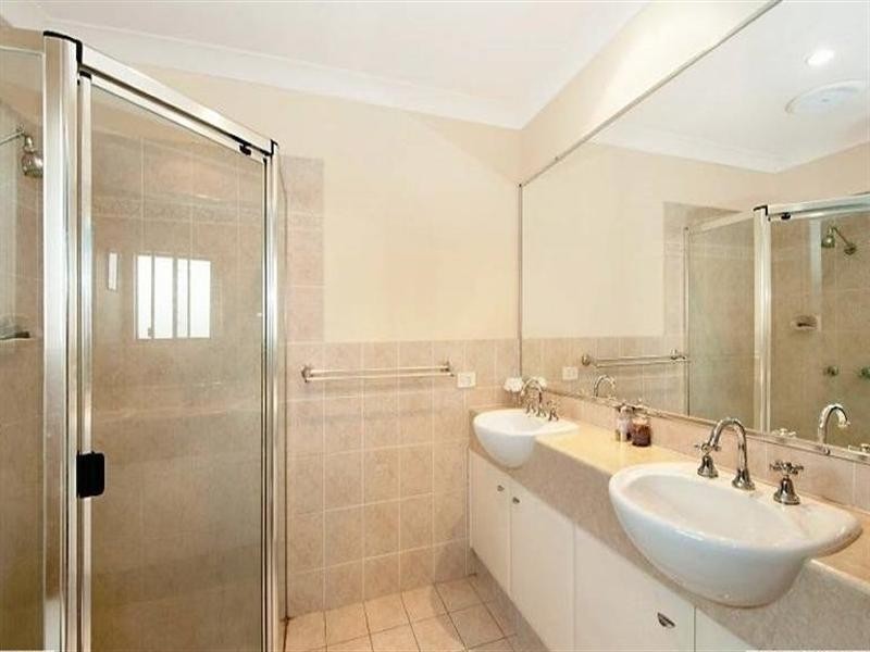 4/6 Monterey Keys Drive, Helensvale QLD 4212