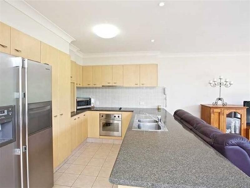 4/6 Monterey Keys Drive, Helensvale QLD 4212