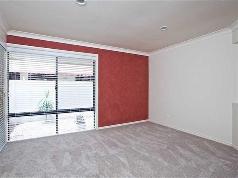 4/6 Monterey Keys Drive, Helensvale QLD 4212