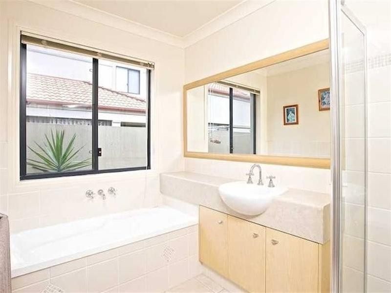 4/6 Monterey Keys Drive, Helensvale QLD 4212