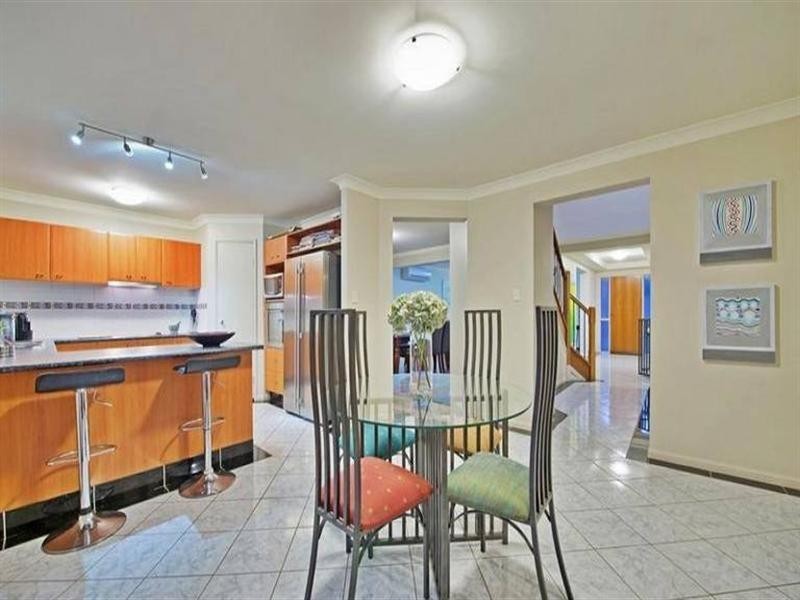 46 Gippsland Drive, Helensvale QLD 4212