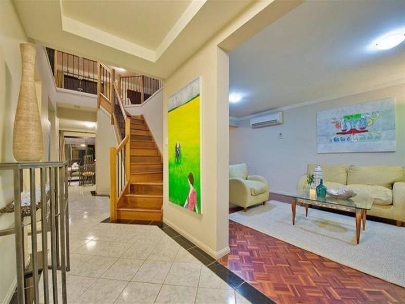 46 Gippsland Drive, Helensvale QLD 4212