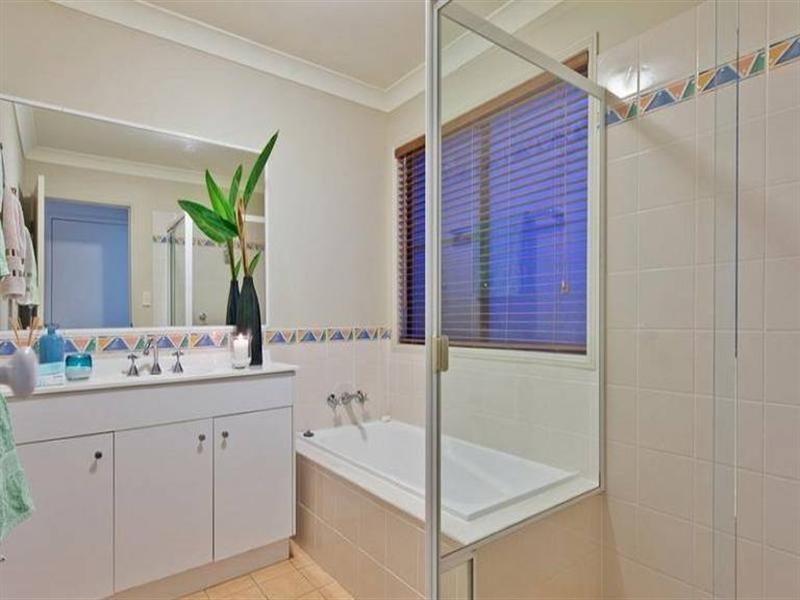 46 Gippsland Drive, Helensvale QLD 4212