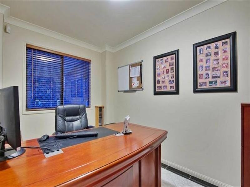 46 Gippsland Drive, Helensvale QLD 4212