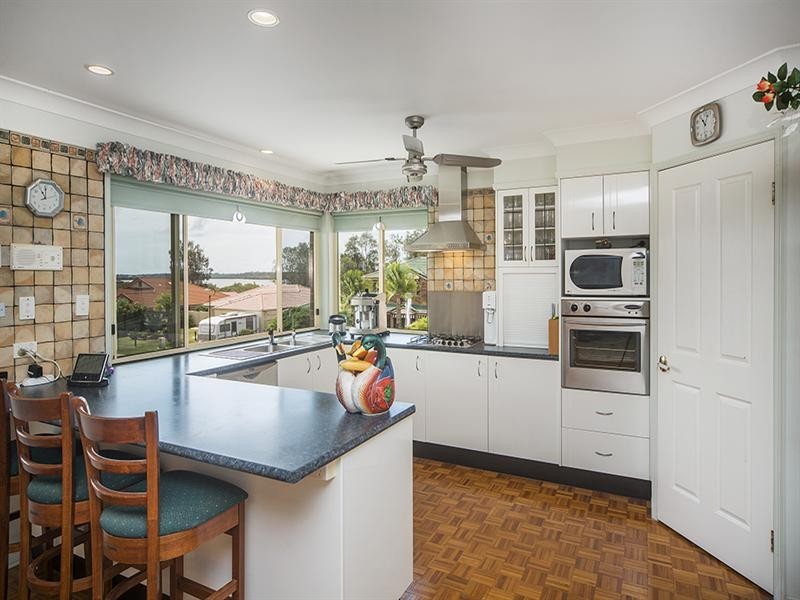 1 Yungaburra Place, Helensvale QLD 4212