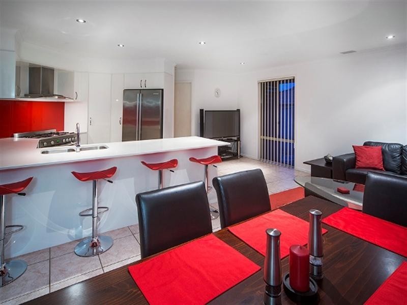 12 Moorea Court, Pacific Pines QLD 4211