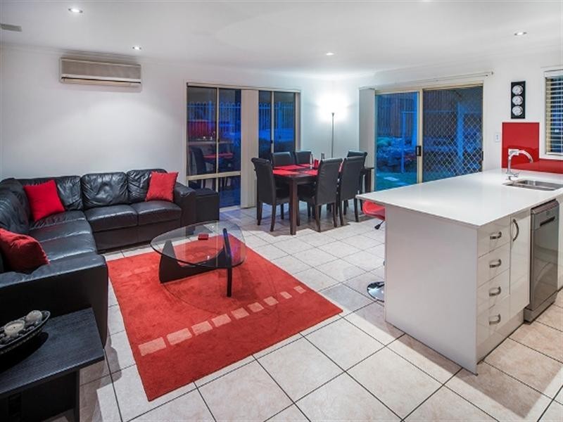 12 Moorea Court, Pacific Pines QLD 4211