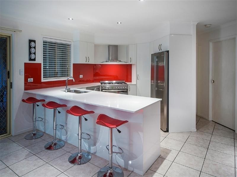 12 Moorea Court, Pacific Pines QLD 4211