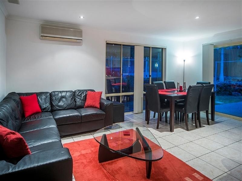 12 Moorea Court, Pacific Pines QLD 4211