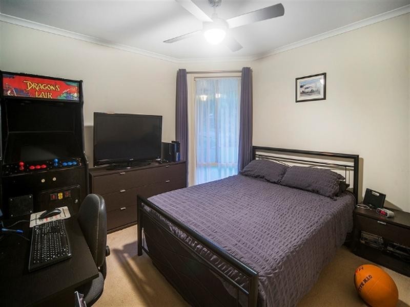 12 Moorea Court, Pacific Pines QLD 4211