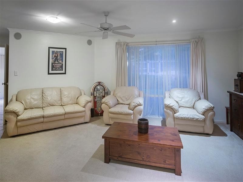 12 Moorea Court, Pacific Pines QLD 4211