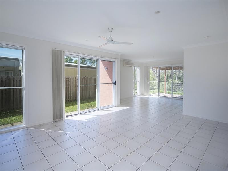 3 Ridgewood Close, Pacific Pines QLD 4211