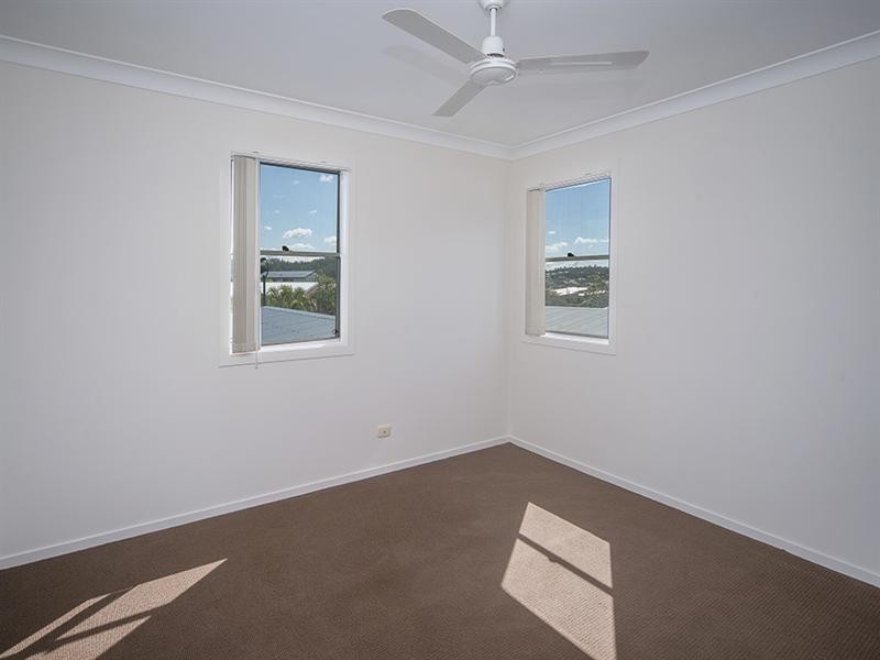3 Ridgewood Close, Pacific Pines QLD 4211