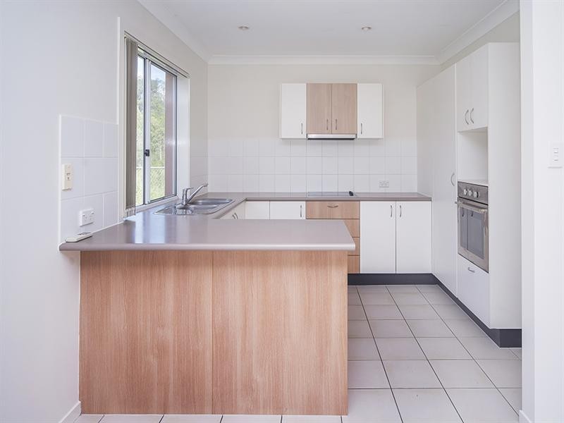 3 Ridgewood Close, Pacific Pines QLD 4211