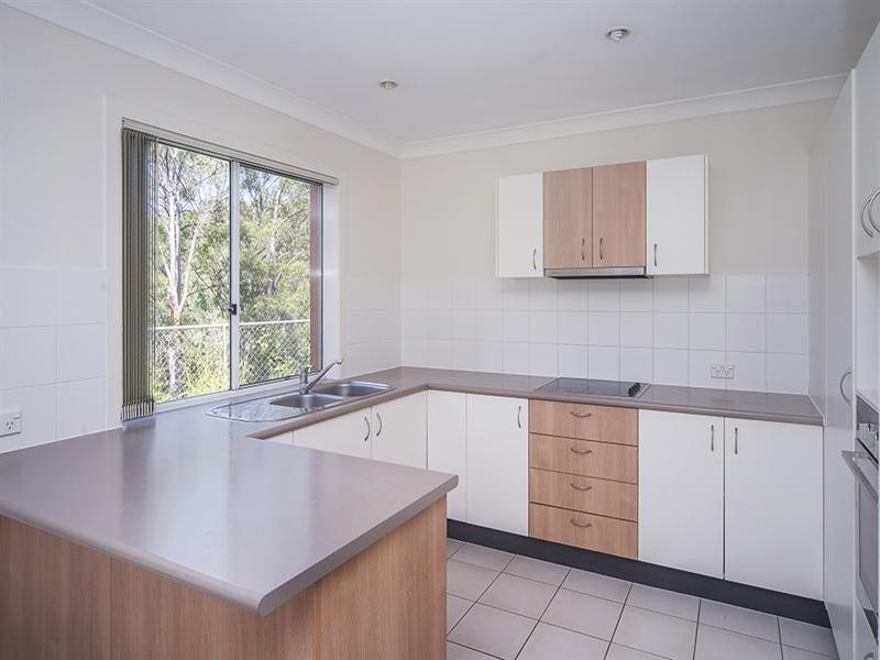 3 Ridgewood Close, Pacific Pines QLD 4211