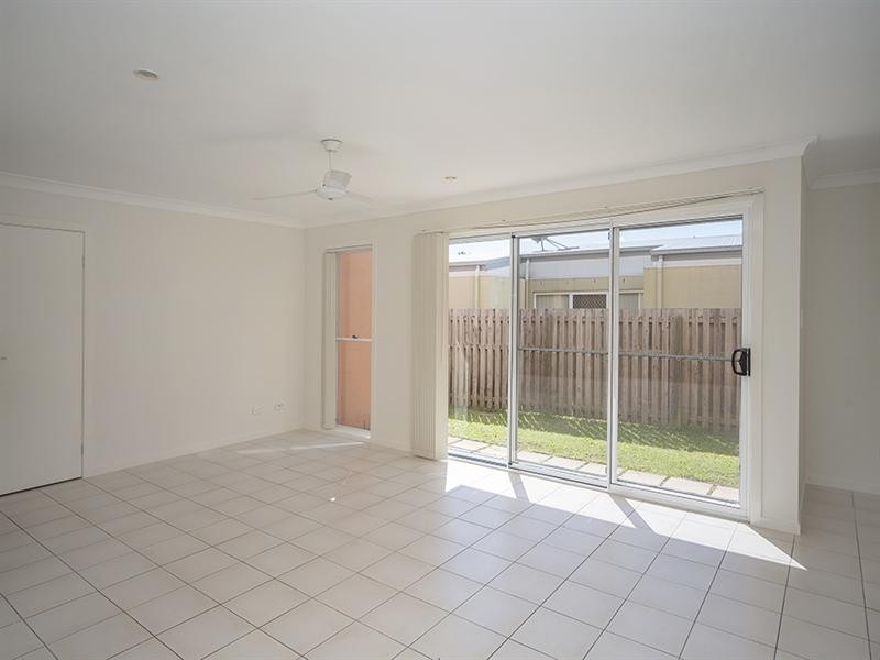 3 Ridgewood Close, Pacific Pines QLD 4211