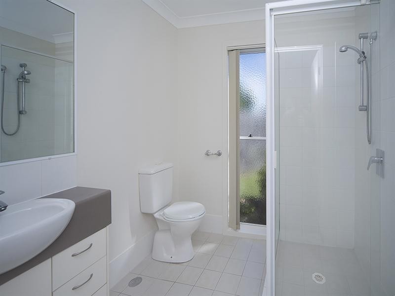 3 Ridgewood Close, Pacific Pines QLD 4211